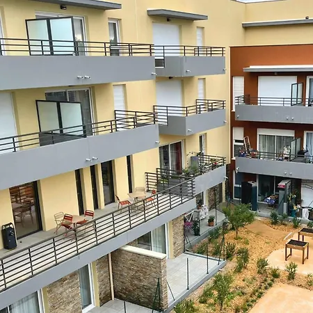 Apartmán De *