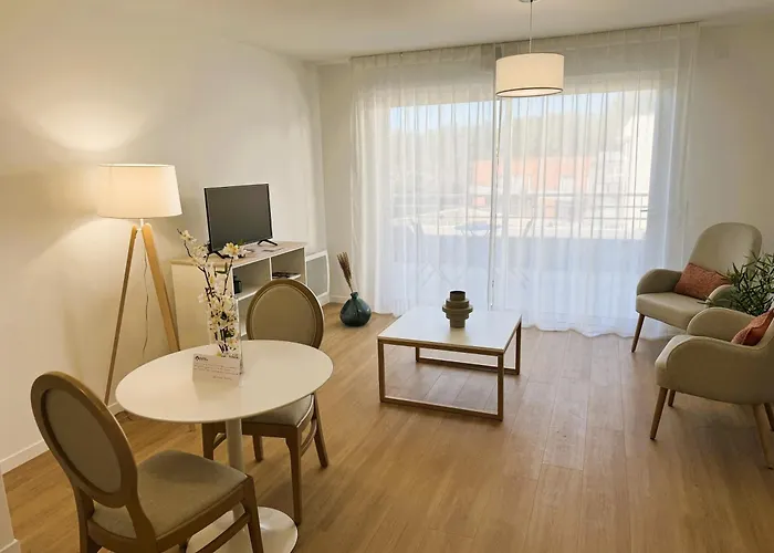 De * Roquebrune-sur Argens